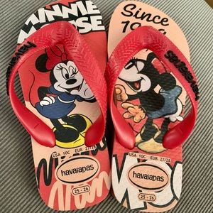 Minnie Mouse little girls Havaiana flip flops. Sooo cute. Size 10C